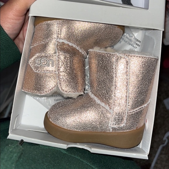 Baby Uggs size 0/1 - Picture 3 of 4